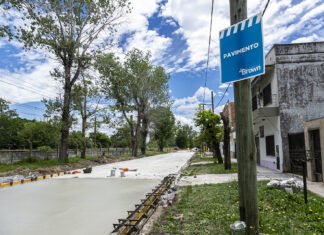 Avanza la pavimentación de la calle Ávila que conecta la estación de la Universidad con el centro de Longchamps