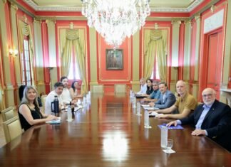 Kicillof recibió a representantes nacionales y provinciales del sector farmacéutico y manifestaron su «preocupación»