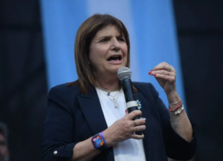 Patricia Bullrich: «Si Moyano quiere, que lleve los trabajadores a upa, pero vamos a cumplir el protocolo»