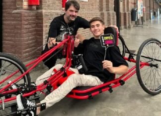 Estudiante de la UNLa desarrolló una bicicleta para un integrante de la Selección Argentina de tenis adaptado