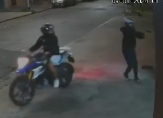 Avellaneda: en tan solo 42 segundos, motochorros armados roban una camioneta