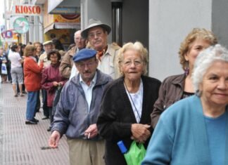 El Gobierno anunció que modificará la fórmula jubilatoria por DNU