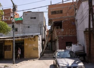Según el Indec, la pobreza alcanzó el 41,7% en el segundo semestre de 2023: sólo en el conurbano llega al 45,5%
