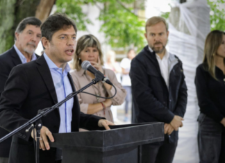 Ezeiza: Kicillof inauguró el nuevo edificio de la Secundaria N°8 de Ezeiza y entregó tres camiones al Municipio para la gestión de residuos