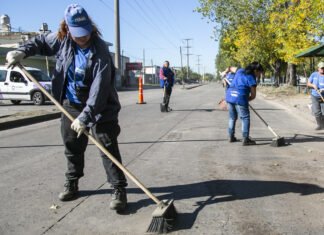 Se efectuaron operativos de limpieza conjuntos en la avenida Donato Álvarez entre los municipios de Brown y Quilmes
