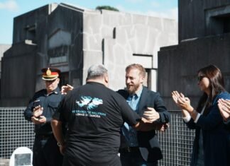 Otermín participó del homenaje a los caídos de Malvinas en el Cementerio de Lomas