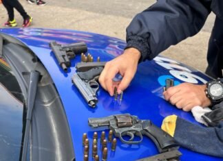 Boca – Estudiantes en Córdoba: Gendarmería secuestró cuatro armas de fuego en el micro de Di Zeo
