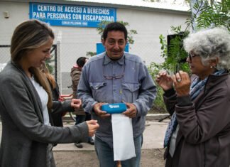 El Municipio de Almirante Brown entregó lentes a vecinos y vecinas del distrito