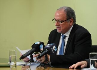 El rector de la UNLA advirtió sobre el posible cierre de la Universidad