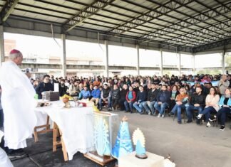 Multitudinaria Misa por la “Emergencia Alimentaria y el Derecho al Trabajo” en Villa Fiorito
