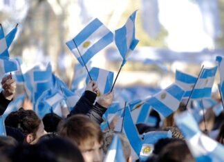 Almirante Brown conmemora el 214° aniversario de la Revolución de Mayo