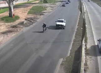 Rotonda de Llavallol: detuvieron a un hombre y a una mujer que circulaban en una moto robada