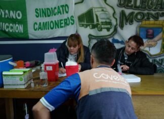El Municipio de Esteban Echeverría realizó un operativo de vacunación para 250 empleadas y empleados de empresa recolectora de residuos