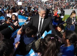 Multitudinaria Promesa de Lealtad a la Bandera en Avellaneda