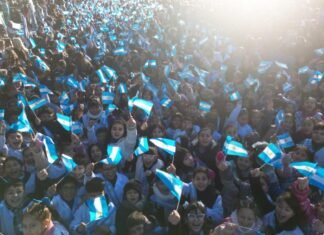 Fernando Gray tomó la Promesa de Lealtad a la Bandera a 3.800 estudiantes de primarias