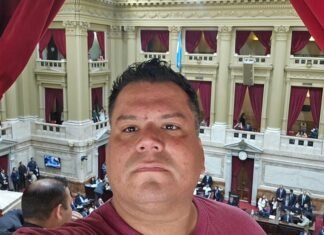 Arnaldo «Pepo» Díaz y la campaña de afiliación de La Libertad Avanza en Avellaneda: «Se acerca mucha gente de la Municipalidad»