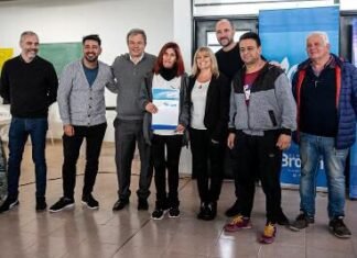 Cascallares entregó adjudicaciones de viviendas a familias relocalizadas en Barrio Lindo