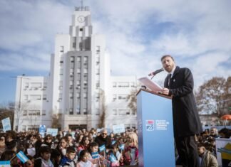 Otermín tomó la Promesa de Lealtad a la Bandera a miles de estudiantes de Lomas
