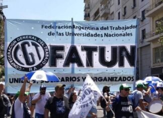 Paro y movilización de los docentes y no docentes universitarios