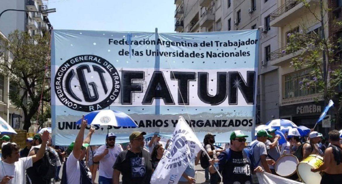 Paro y movilización de los docentes y no docentes universitarios