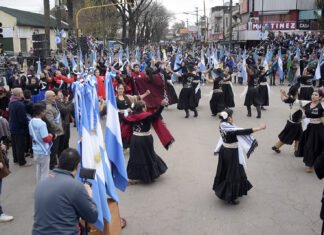 Almirante Brown celebra el Día de la Independencia con un acto patrio y una jornada solidaria en Longchamps
