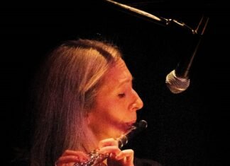 Tom Rud Trío, un grupo de música instrumental integrado por trabajadores de la UNLa que acaba de lanzar su primer disco