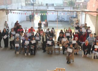 Monte Grande Sur: entrega de Certificados de Libre Deuda por la habilitación de cloacas en Barrio Grande