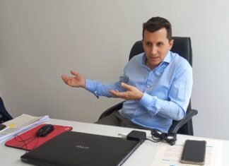 El libertario Fernando Iantorno se quejó del funcionamiento del HCD de Lomas y dijo que, según el reglamento, «se debe desalojar a quienes insultan»