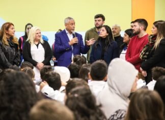 Ferraresi inauguró los comedores de las escuelas primarias Nº 17 y 25