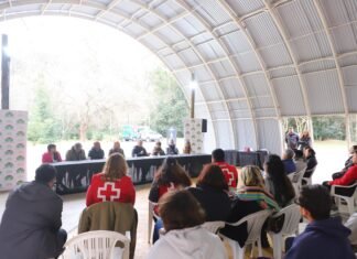 Fernando Gray presentó los proyectos liderados por jóvenes que recibirán financiamiento de Bloomberg Philantropies para promover acciones climáticas en Echeverría