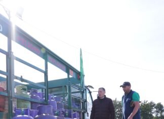 Luis Guillón: Fernando Gray recorrió el operativo municipal de recarga de garrafas a un precio accesible