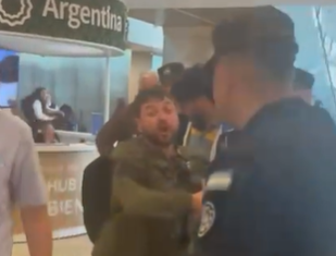 «¿A quién le robé?» La reacción de Juan Grabois al ser «escrachado» en el Aeropuerto de Ezeiza