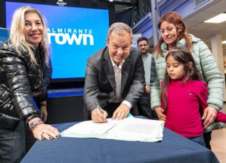 Cascallares acompañó en la firma de su escritura a familias de Glew, Calzada, Don Orione, Solano y Burzaco