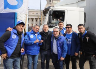 Fernando Gray participó de la movilización al congreso en rechazo al veto presidencial a la nueva ley de movilidad jubilatoria