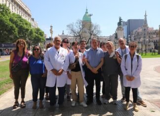 Fernando Gray participó de la «Marcha Blanca» en rechazo al desfinanciamiento de la salud y la educación publicas
