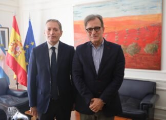 Fernando Gray se reunió con el Cónsul General de España en Buenos Aires