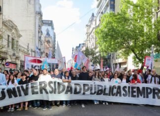 Docentes universitarios rechazaron el aumento del 6,8% que el Gobierno impone por decreto