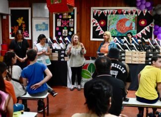 El Municipio entregó lentes del programa oftalmológico EcheVERría a estudiantes de Monte Grande y Luis Guillón