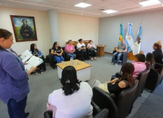 Echeverría: Fernando Gray se reunió con familias del distrito