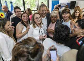 Cascallares y Alicia Kirchner entregaron certificados a egresados de una Diplomatura de la UNAB
