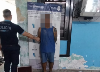 En la Feria de Solano: detienen a mantero que ofrecía vestimenta y útiles policiales