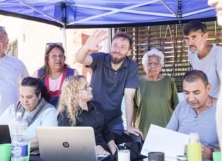 Gobierno de la Comunidad en Acción: Otermín dispuso su oficina en la calle, recibió vecinos y supervisó un operativo en San José