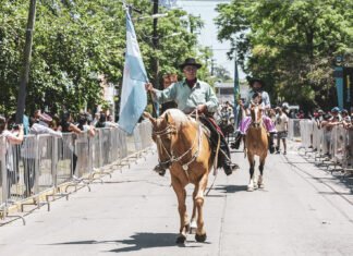 Almirante Brown celebra el Día de la Tradición con un desfile criollo y una peña folklórica