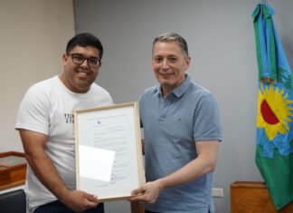Fernando Gray entregó un decreto de reconocimiento para Matías Villegas