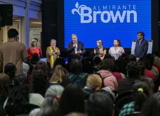 Provincia y Municipio de Brown capacitan a trabajadoras vecinas promoviendo la convivencia entre vecinos y el cuidado de niños y jóvenes
