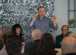 En Mar del Plata, Fernando Gray se reunió con representantes de empresas, clubes, organizaciones sociales y dirigentes políticos