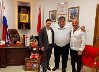 Lucas Abd junto a líderes del Partido Colorado en Paraguay