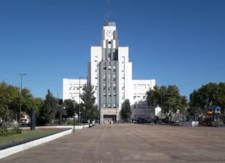 Martin Canay: «Un presupuesto que duplica en USD al del año 2024, ‘Super Poderes’ y los vecinos pagando tres veces más, ¿Síntomas de un año electoral?»