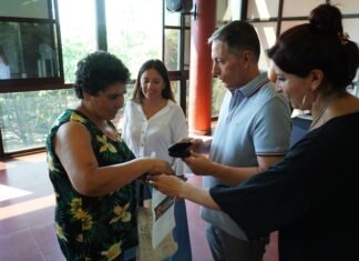 Esteban Echeverría: Fernando Gray entregó 164 pares de lentes a vecinos con dificultades en la visión