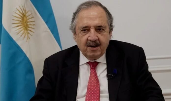 Ricardo Alfonsin-Bandera